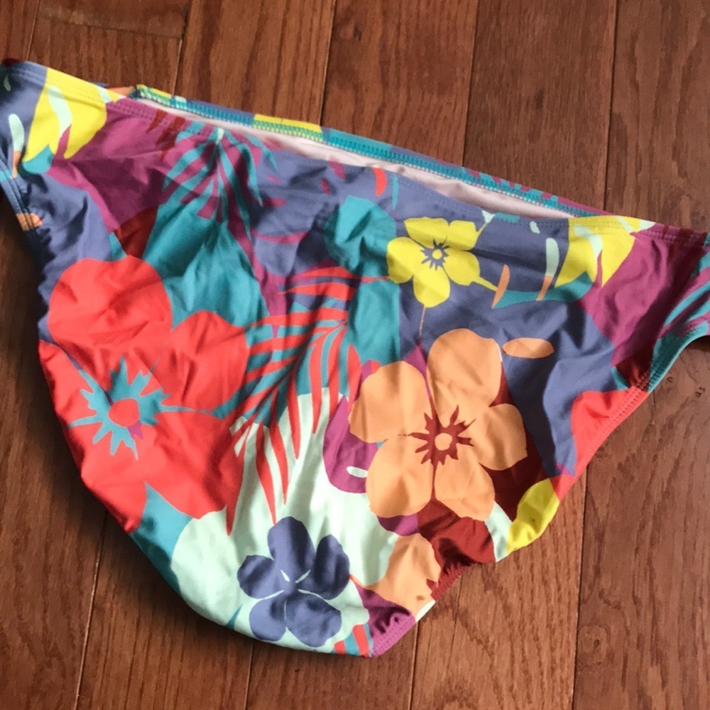 NWOT XL beautiful floral swim bottoms - Picture 3 of 6